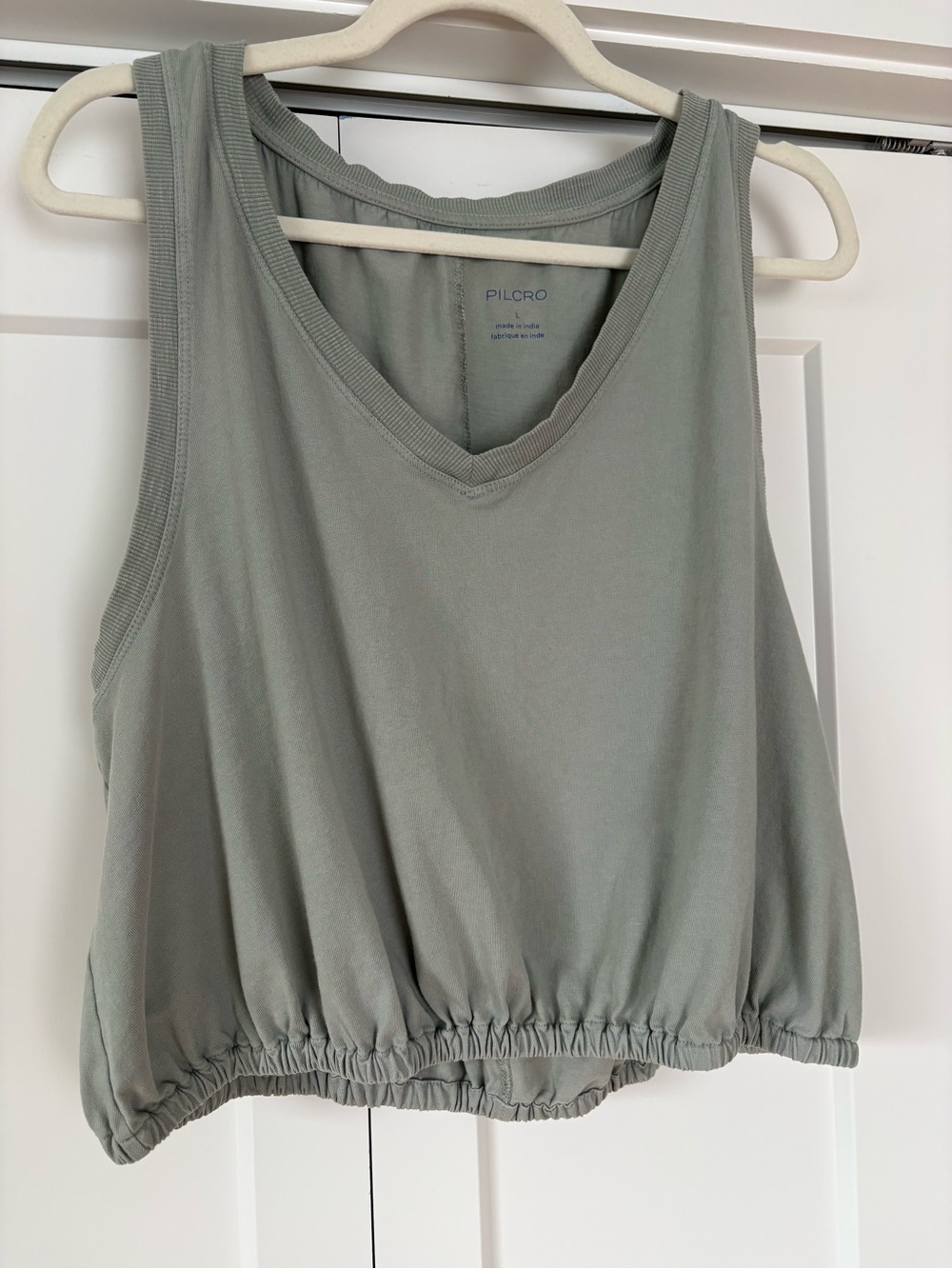 Pilcro Gray Sleeveless V‑Neck Cropped Tank - Picture 5 of 6